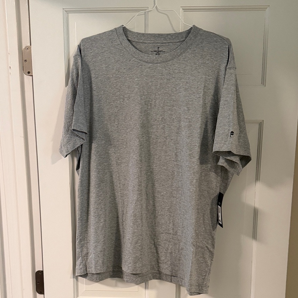 Fabletics Men's Gray T-Shirt